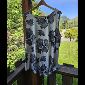 Premise Studio Black White Floral Knit Scoop Neck Sleeveless Tank Top 3X